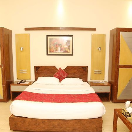 Hotel The Grand Regency Bahawalpur Esterno foto