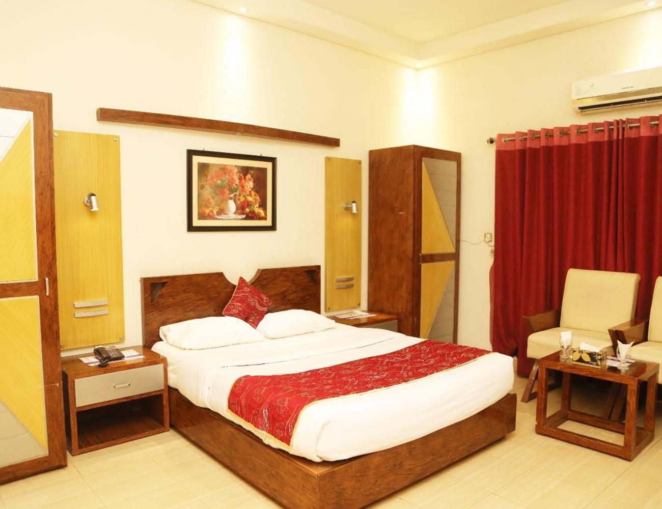 Hotel The Grand Regency Bahawalpur Esterno foto