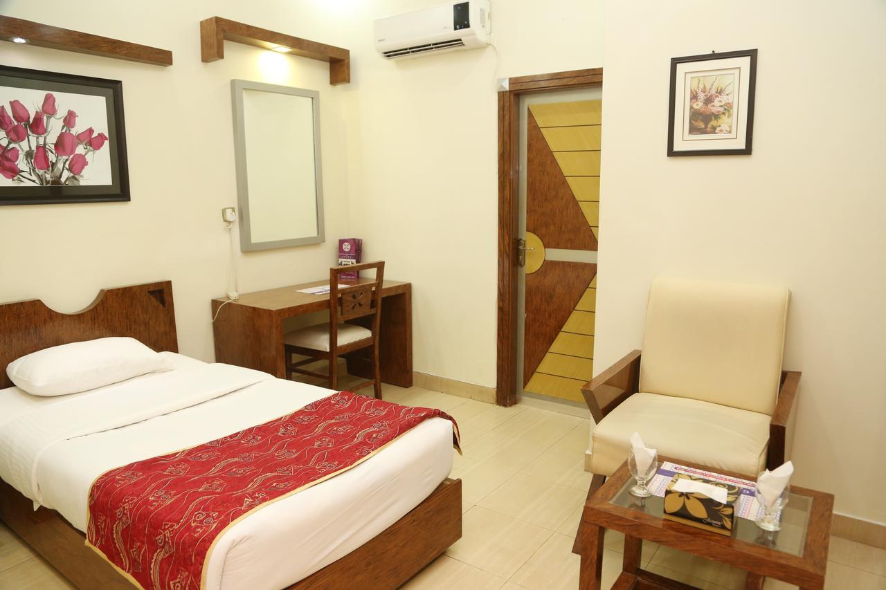 Hotel The Grand Regency Bahawalpur Esterno foto